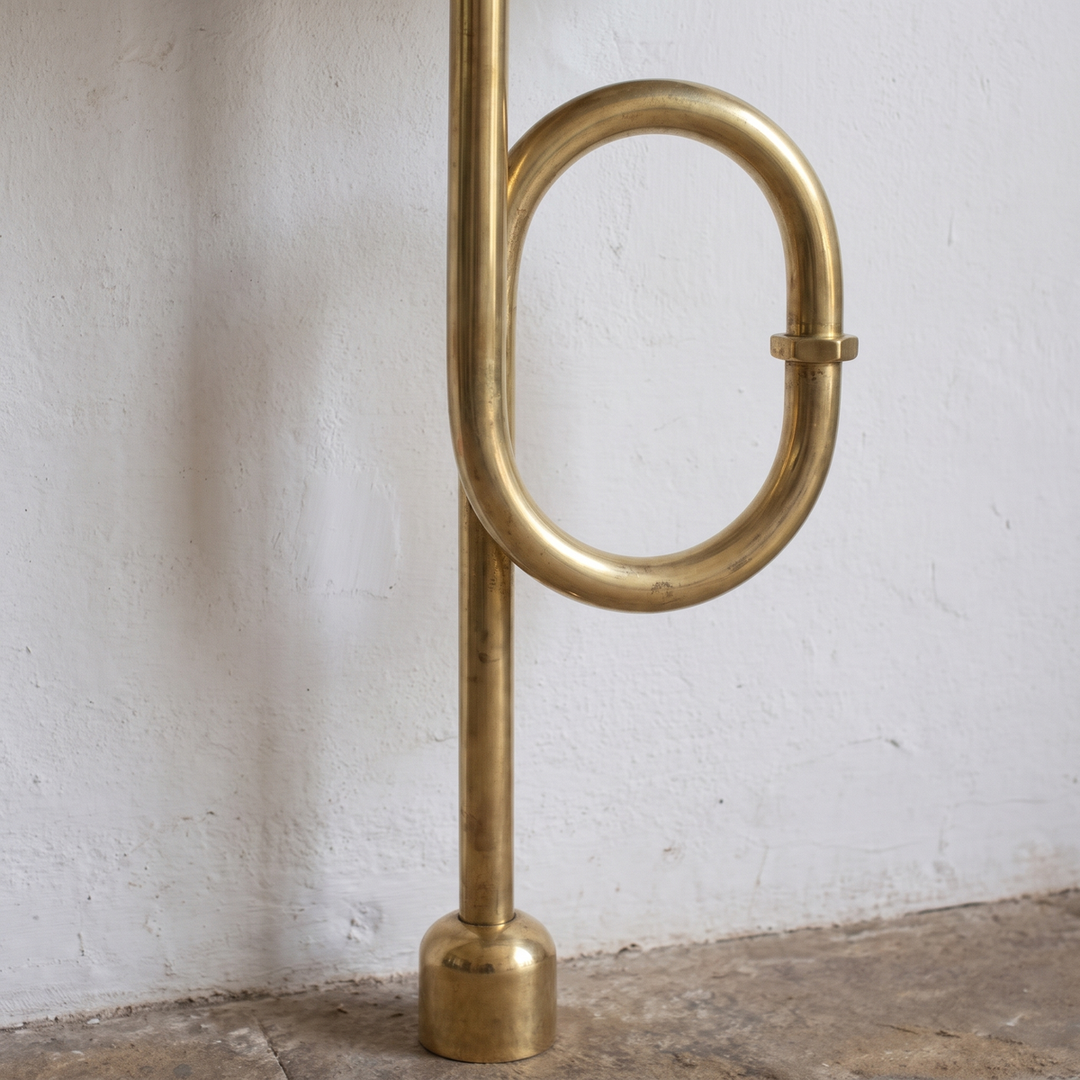 Close view of the oval brass trap loop and clip